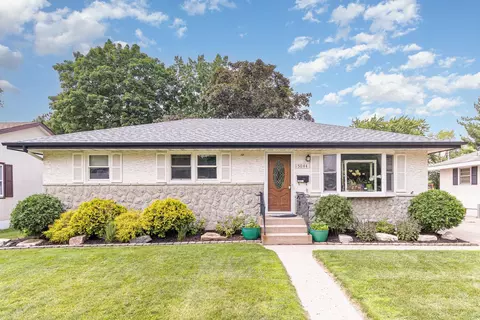 5044 Washington St NE, Columbia Heights, MN 55421