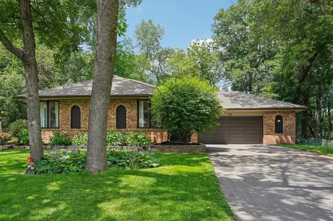 312 E 135th St, Burnsville, MN 55337