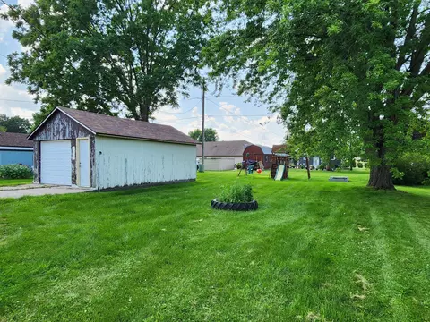 230 1st St NE, Plainview, MN 55964 photo 6