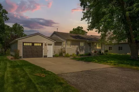 205 Sunrise Dr, Medford, MN 55049