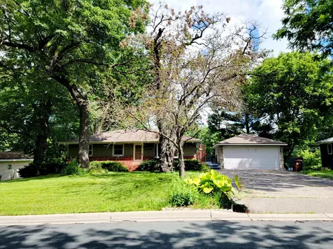 2008 140th St W, Burnsville, MN 55337