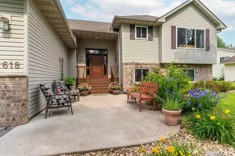 618 Nelson Ct, Center City, MN 55012
