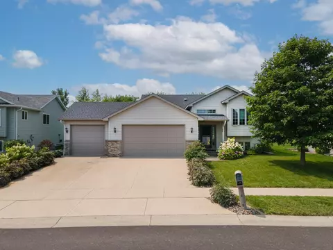 6067 S Pointe Dr SW, Rochester, MN 55902