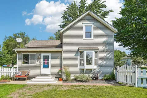 125 Oak St N, Chaska, MN 55318