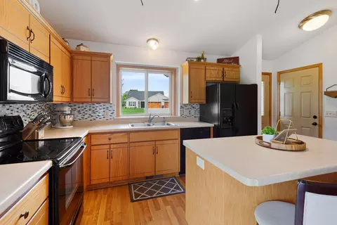 1869 Forest Glen Dr, Saint Augusta, MN 56301