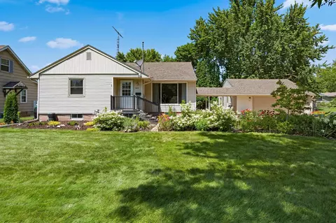 805 9th Ave NE, Waseca, MN 56093