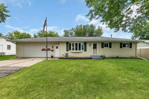 517 Sunrise Ave, Paynesville, MN 56362