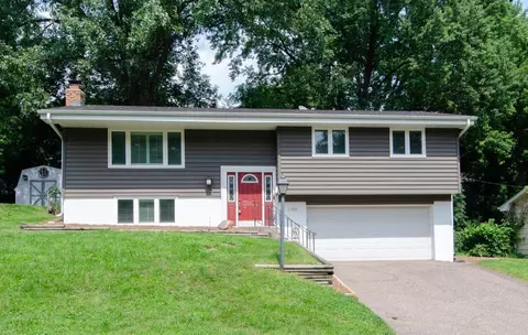 2480 Kewanee Way, Golden Valley, MN 55422