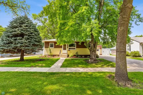 1531 14th St S, Fargo, ND 58103