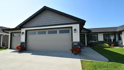 132 Highland Cir, Zumbrota, MN 55992