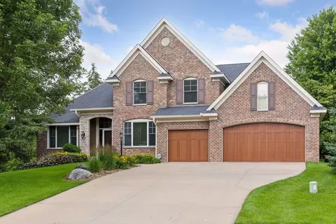 8986 Springwood Dr, Woodbury, MN 55125