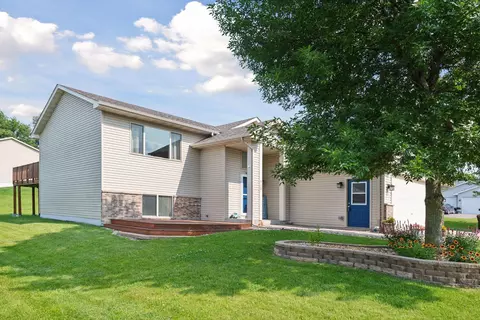 917 Steamboat Ln, Montrose, MN 55363