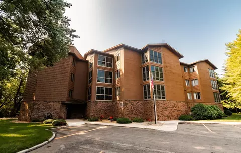 415 S 4th St #D2, Marshall, MN 56258