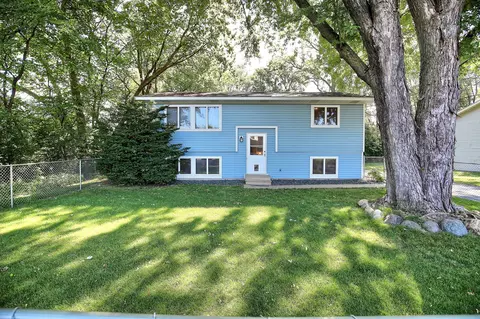 2516 Barclay St, Maplewood, MN 55109