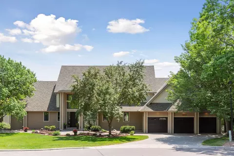 13933 Oakland Pl, Minnetonka, MN 55305