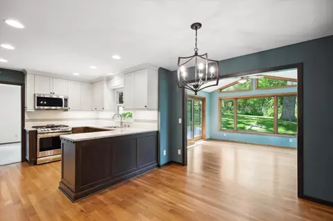 2808 Acadia Ct, Burnsville, MN 55337