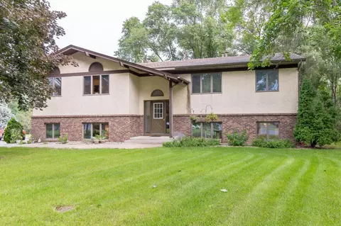1611 Roundhouse Cir, Shakopee, MN 55379