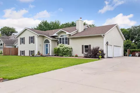 979 Oday St S, Maplewood, MN 55119