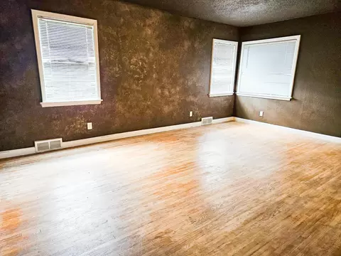 133 E Nelson Ave, Warren, MN 56762 photo 8