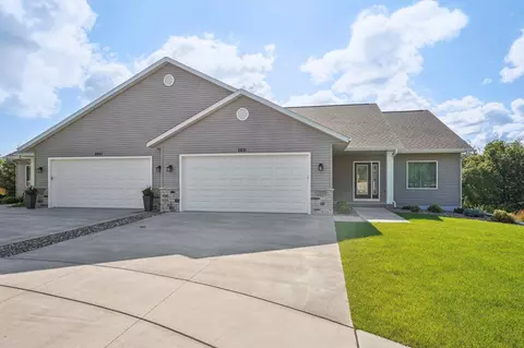 2831 Pine Ridge Blvd, Red Wing, MN 55066