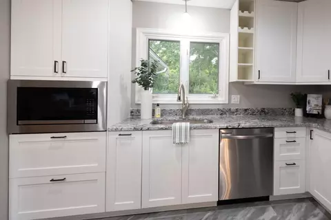 1880 Gold Trl, Eagan, MN 55122