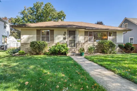1381 Hoyt Ave W, Falcon Heights, MN 55108