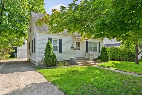 1121 1st St NW, Faribault, MN 55021