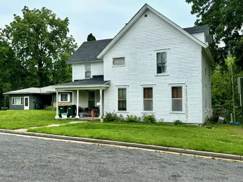 132 Vine St, River Falls, WI 54022