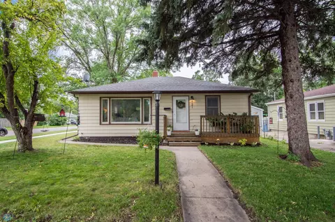 821 1st St S, Moorhead, MN 56560