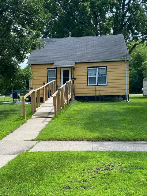514 10th St N, Benson, MN 56215