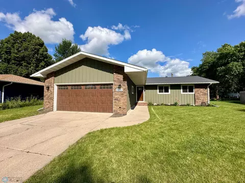 3261 Longfellow Rd N, Fargo, ND 58102