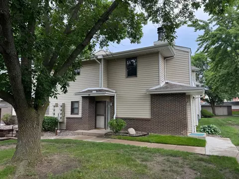 1016 E Travelers Trl #44, Burnsville, MN 55337