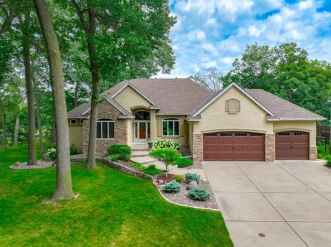 34 Forest Trl, Mahtomedi, MN 55115