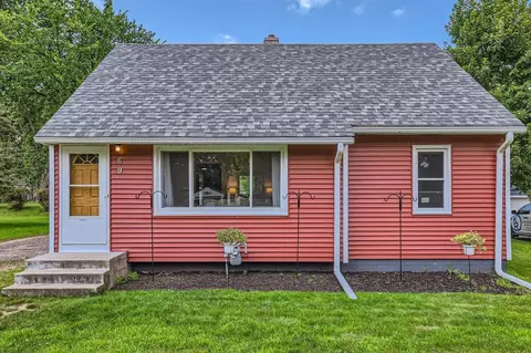 69 Ferndale St N, Maplewood, MN 55119