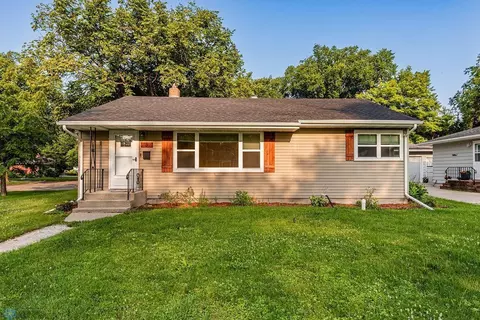 1321 14th St S, Moorhead, MN 56560
