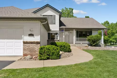 3785 Blackhawk Ridge Cir, Eagan, MN 55122