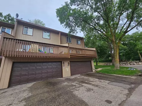 123 River Woods Ln, Burnsville, MN 55337