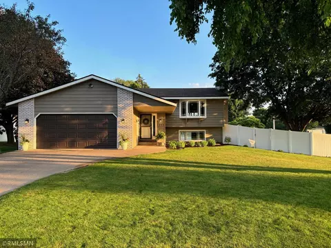 1371 Rosemary Ct, Hastings, MN 55033