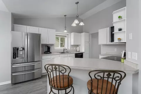3304 White Oaks Ln, Woodbury, MN 55125