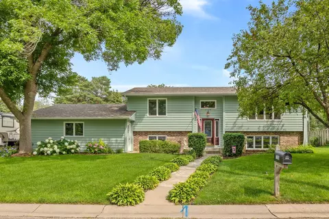 1700 Canary Ln, Mound, MN 55364