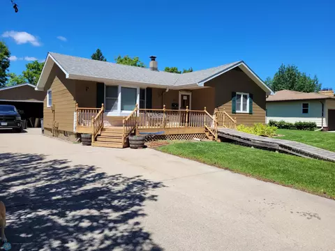 617 18th St N, Moorhead, MN 56560