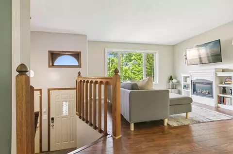 2032 Vienna Ln, Eagan, MN 55122 photo 3