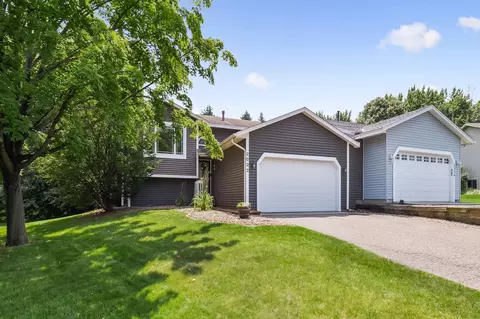 2032 Vienna Ln, Eagan, MN 55122 photo 2