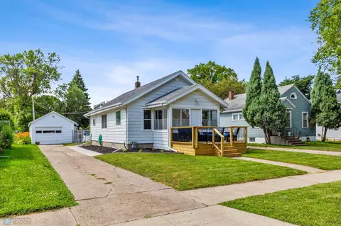 1438 12th Ave S, Fargo, ND 58103