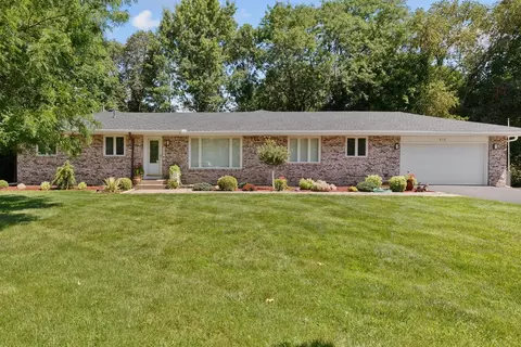 932 Evelyn Cir, Northfield, MN 55057