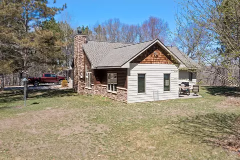 33155 Walbo Dr NW, Cambridge, MN 55008