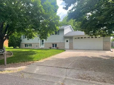 211 Deschepper St, Marshall, MN 56258