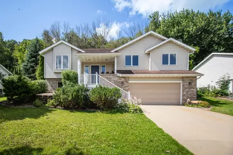 5425 Nicklaus Dr NW, Rochester, MN 55901