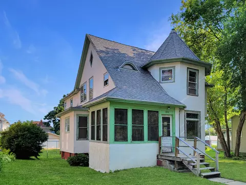 506 Stuart Ave, Crookston, MN 56716