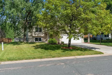975 Savannah Rd, Eagan, MN 55123